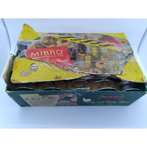 Vtg. Mirro Cookie And Pastry Press Aluminum in original box with 12 discs 3 tips - Picture 1 of 11